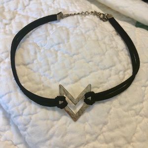 Arrow Choker